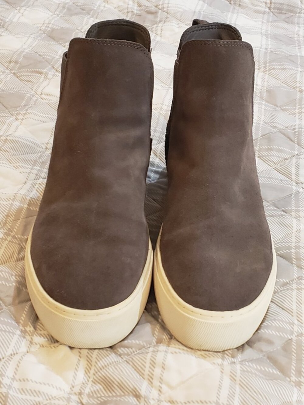Women's Mauna Chelsea UGG sneaker ankle boots size 8.5 (No Box)